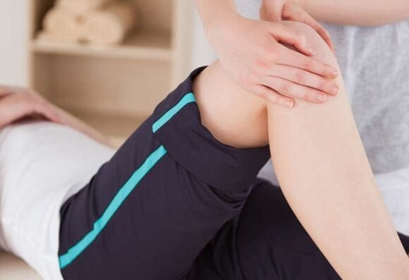 Massage to the joint of the knee for arthrosis