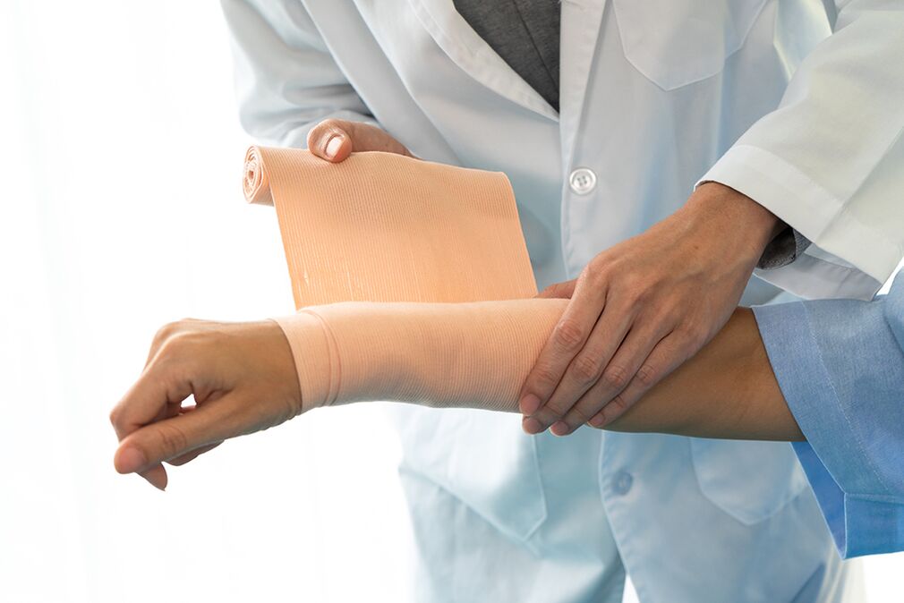 treatment of arthrosis by a doctor
